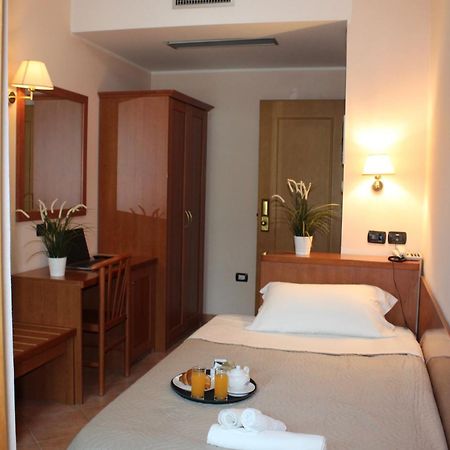 Hotel Jole Чезенатико Экстерьер фото
