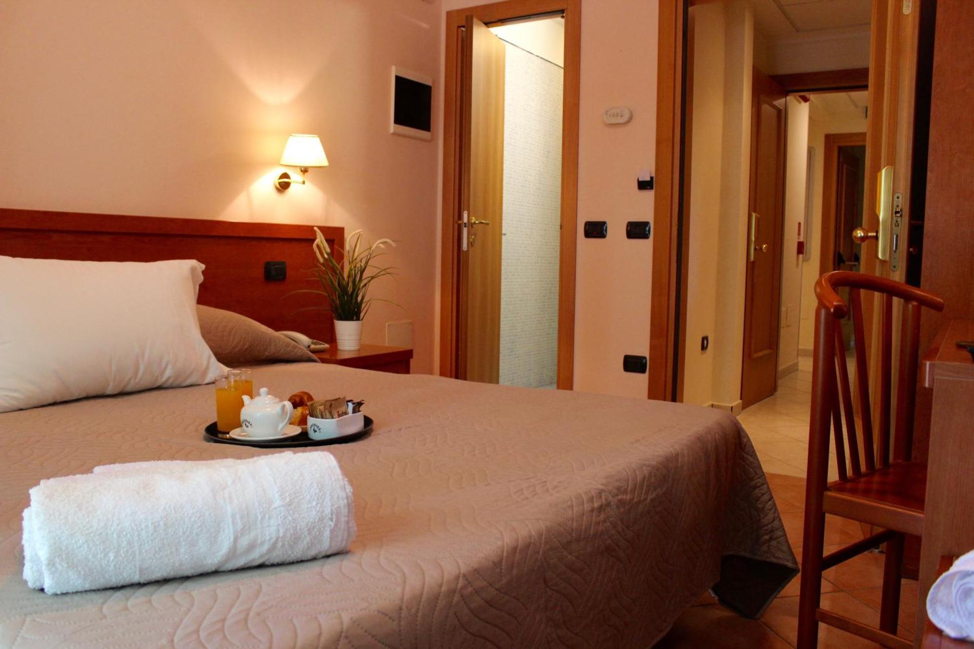 Hotel Jole Чезенатико Экстерьер фото