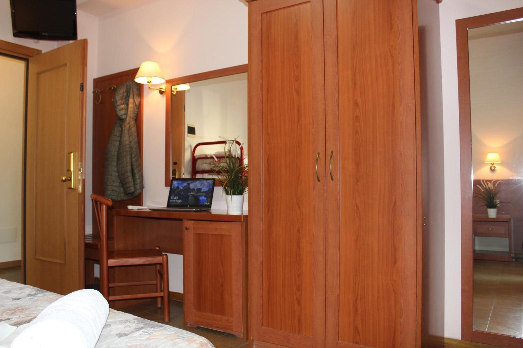 Hotel Jole Чезенатико Экстерьер фото