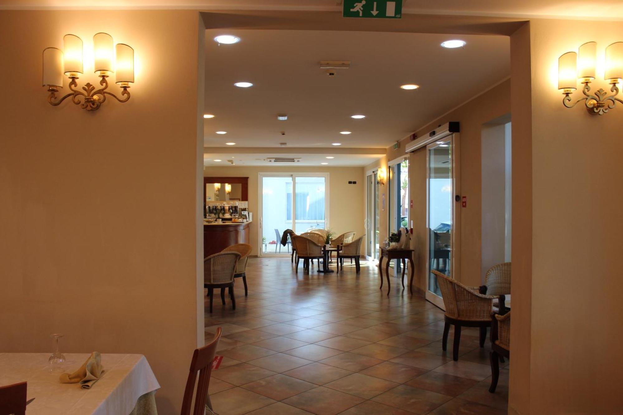 Hotel Jole Чезенатико Экстерьер фото