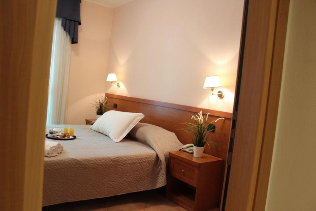 Hotel Jole Чезенатико Экстерьер фото